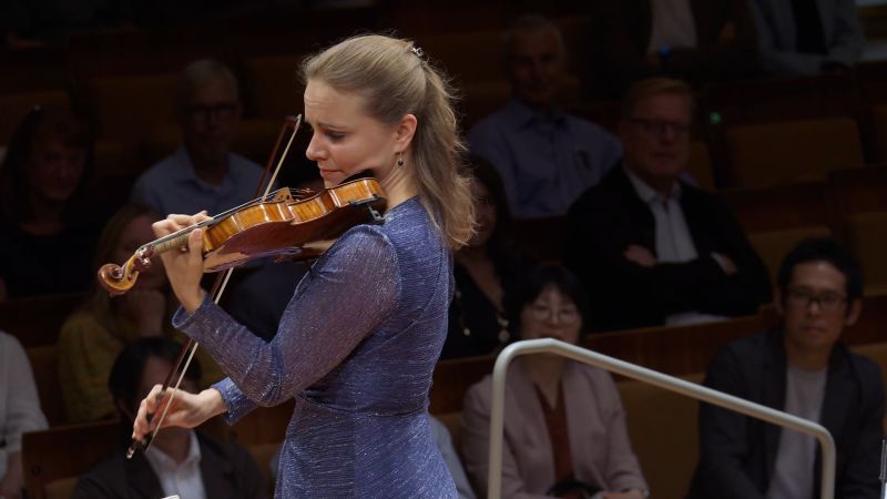 Paganini: Caprice for Violin in B flat major / Fische